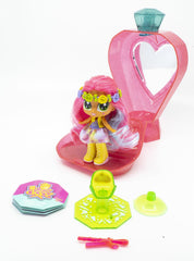 Mini papusa cu accesorii in sticluta