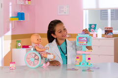 Papusa bebelus Nenuco cu scaun cu rotile si accesorii medicale, NFN63000