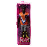 BARBIE PAPUSA BAIAT FASHIONISTAS BRUNET CU TRICOU PORTOCALIU