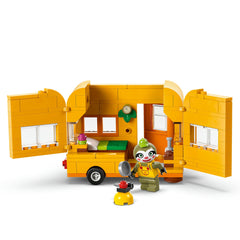LEGO® Animal Crossing™ – Caravana și magazinul de grădinărit al lui Leif