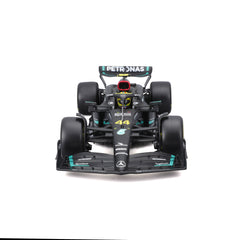 Macheta Bburago 1:24 Kit Model Formula-Cu Casca & Suport Din Plastic Mercedes Amg Petronas W14 E Performance #44 Lewis Hamilton Bb28506