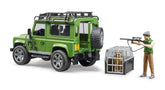 Masina de teren Bruder Forestry - Land Rover Defender, cu padurar si caine 02587