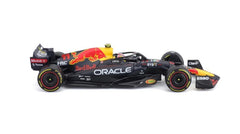 Macheta masinuta Bburago 1/18 Oracle Red Bull Racing sofer Sergio Perez cu casca BB18003/11