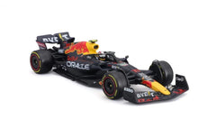 Macheta masinuta Bburago 1/18 Oracle Red Bull Racing sofer Sergio Perez cu casca BB18003/11