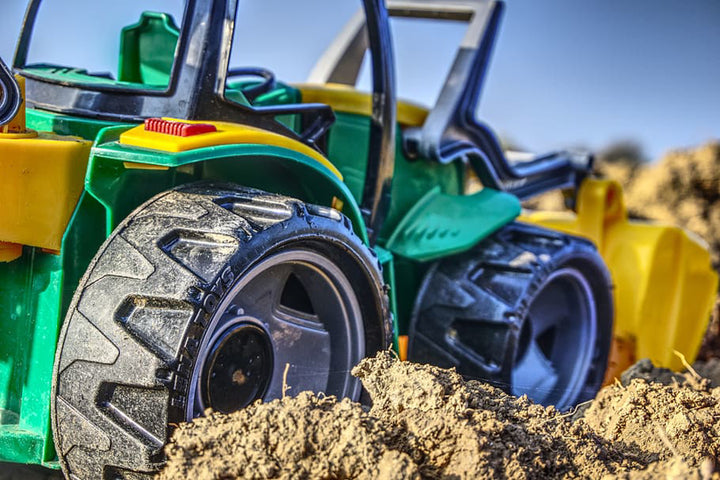 0013332_tractor-close-macro-toys_810_720x.jpg (720×480)