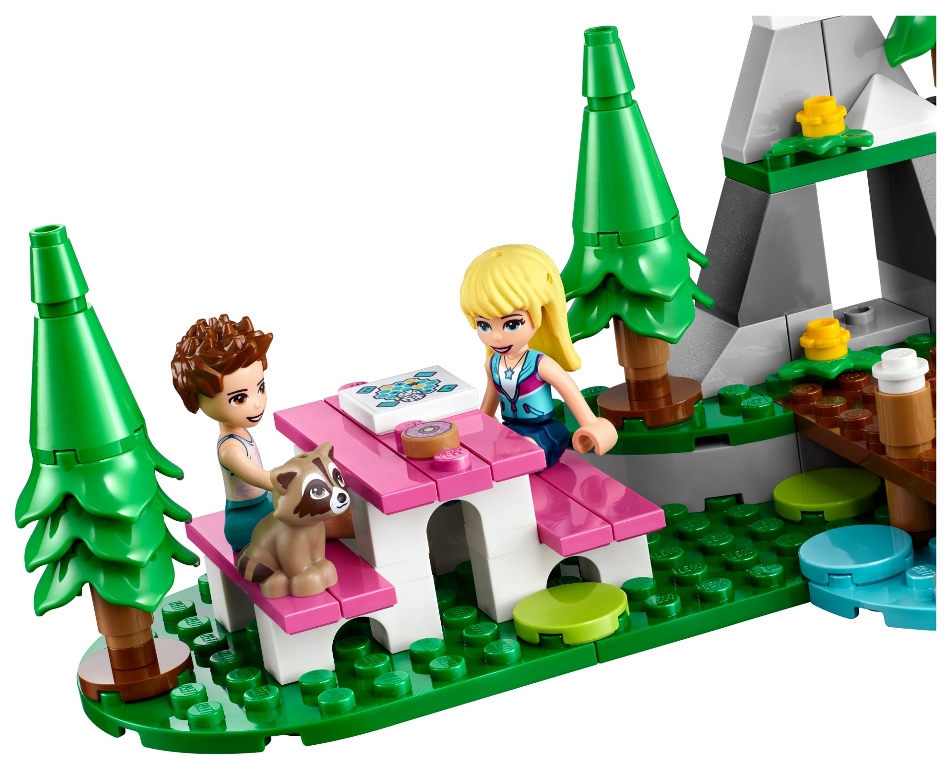 LEGO® Friends  Furgonetă de camping și barcă cu pânze 41681