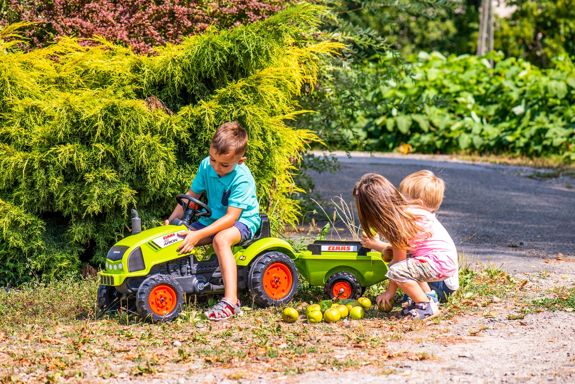 Jucarie tractor pentru copii cu pedale si remorca, Falk, 2041C