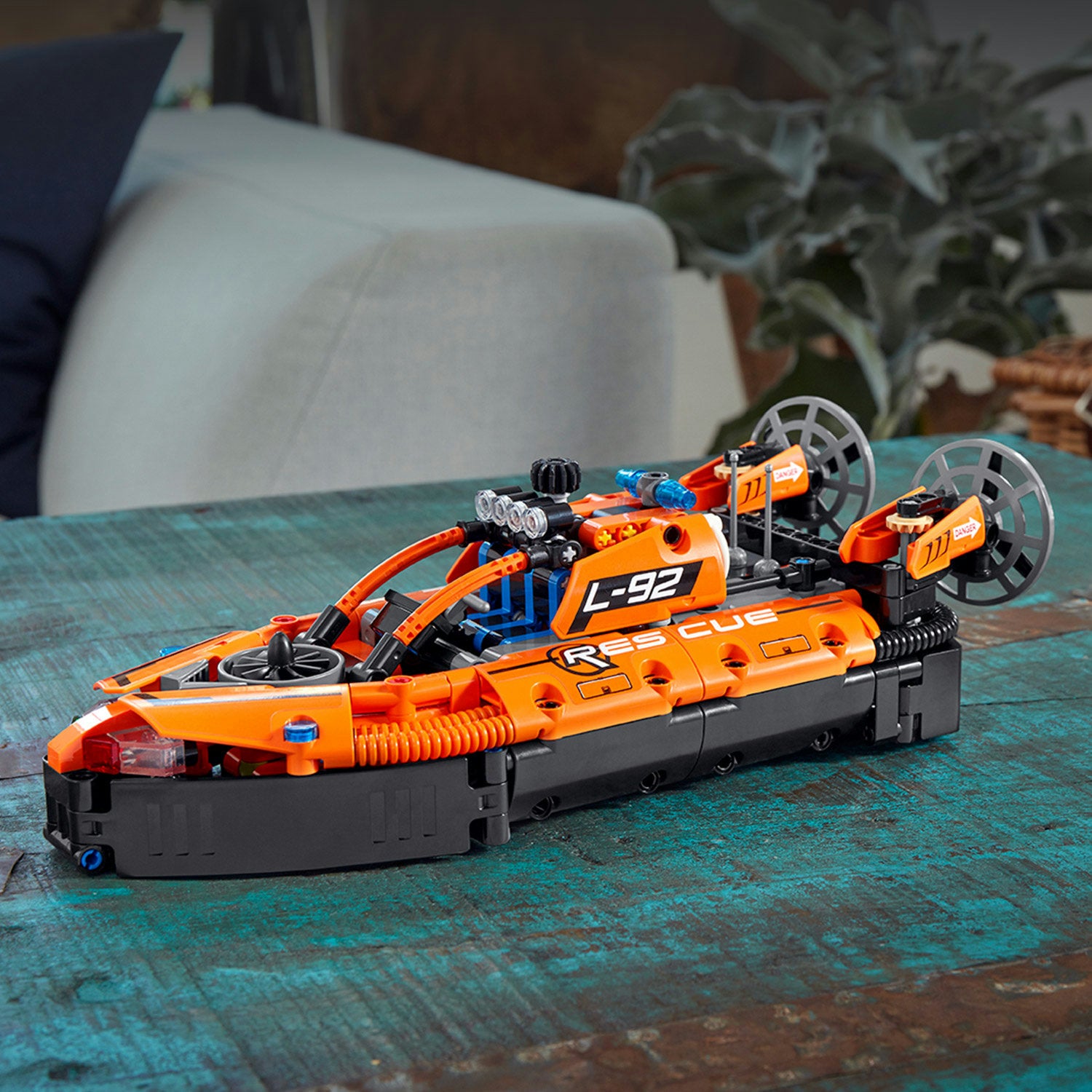 LEGO Technic - Aeroglisor de salvare 42120, 457 piese