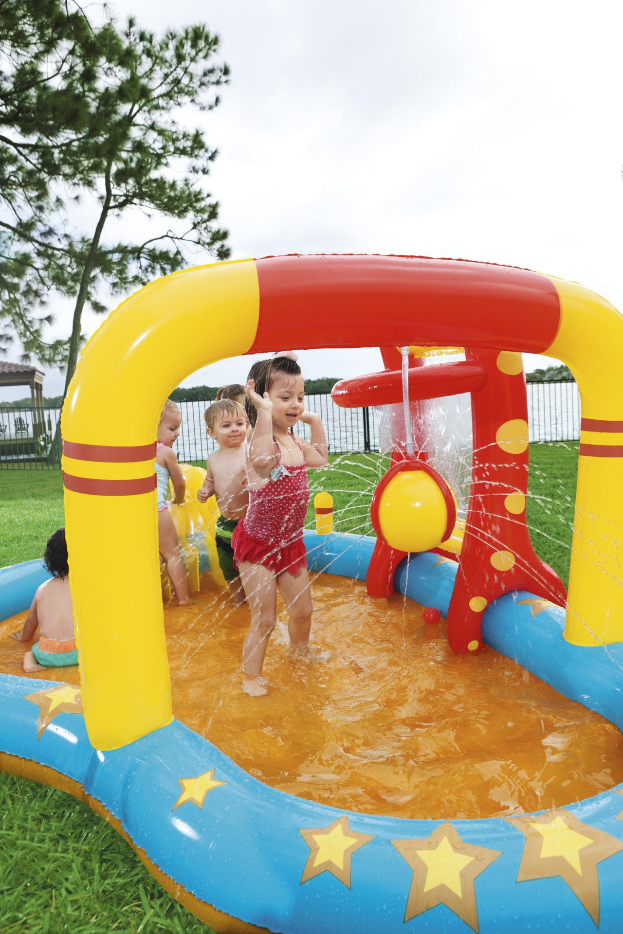 Centru de joaca gonflabil Soda Summer pentru copii, cu piscina, topogan, cos de baschet gonflabil, popice gonflabile, inele gonflabile pentru joaca, bile gonflabile multicolore, 53068