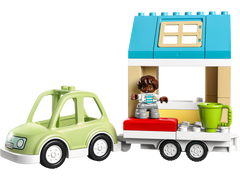 LEGO® DUPLO - Casa de familie pe roti 10986, 31 piese