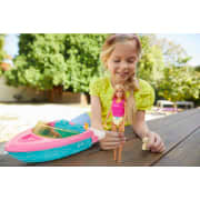 Set de joaca Barbie, Papusa cu barca si accesorii