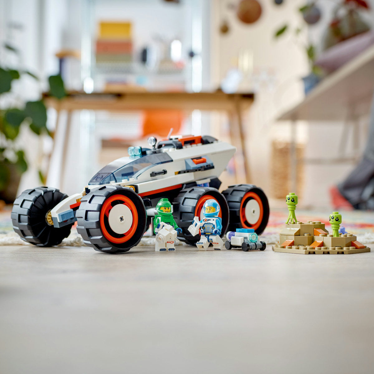 LEGO® City - Rover de Explorare si Viata Extraterestra 60431, 311 piese