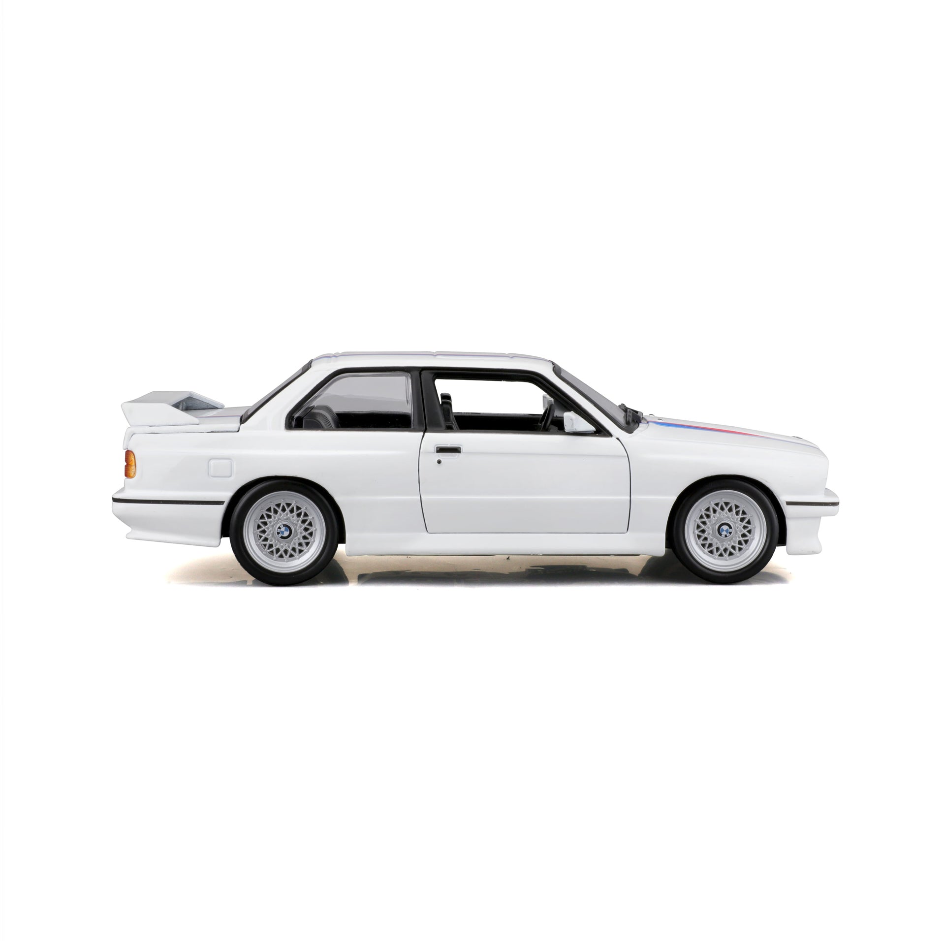 Macheta Masinuta Bburago 1:24 1988 BMW 3 Series M3 Alb cu Dunga, BB20001A-21100