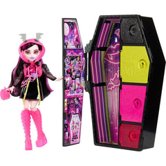 Papusa Monster High Skulltimate Secrets Neon Frights Draculaura- Secrete in Dulap, MTHNF78