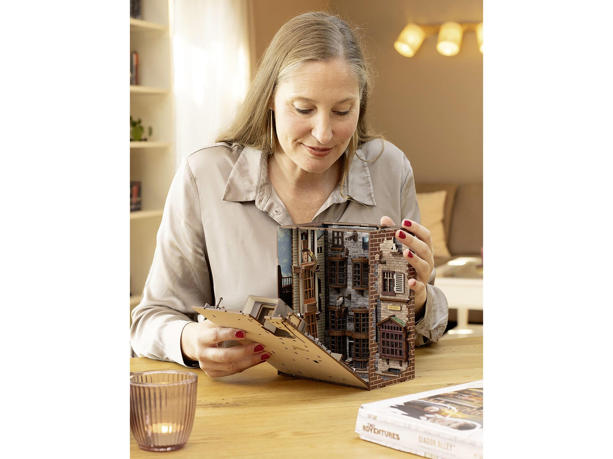 Revell Lumi Miniaturale Realizate Manual Pentru Asamblare Diagon Alley - Harry Potter: Tiny Adventures Rev00530