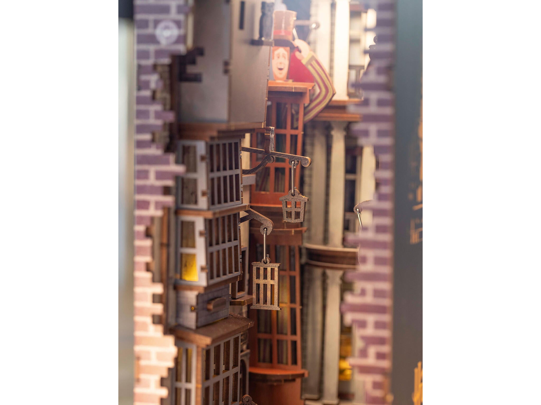 Revell Lumi Miniaturale Realizate Manual Pentru Asamblare Diagon Alley - Harry Potter: Tiny Adventures Rev00530
