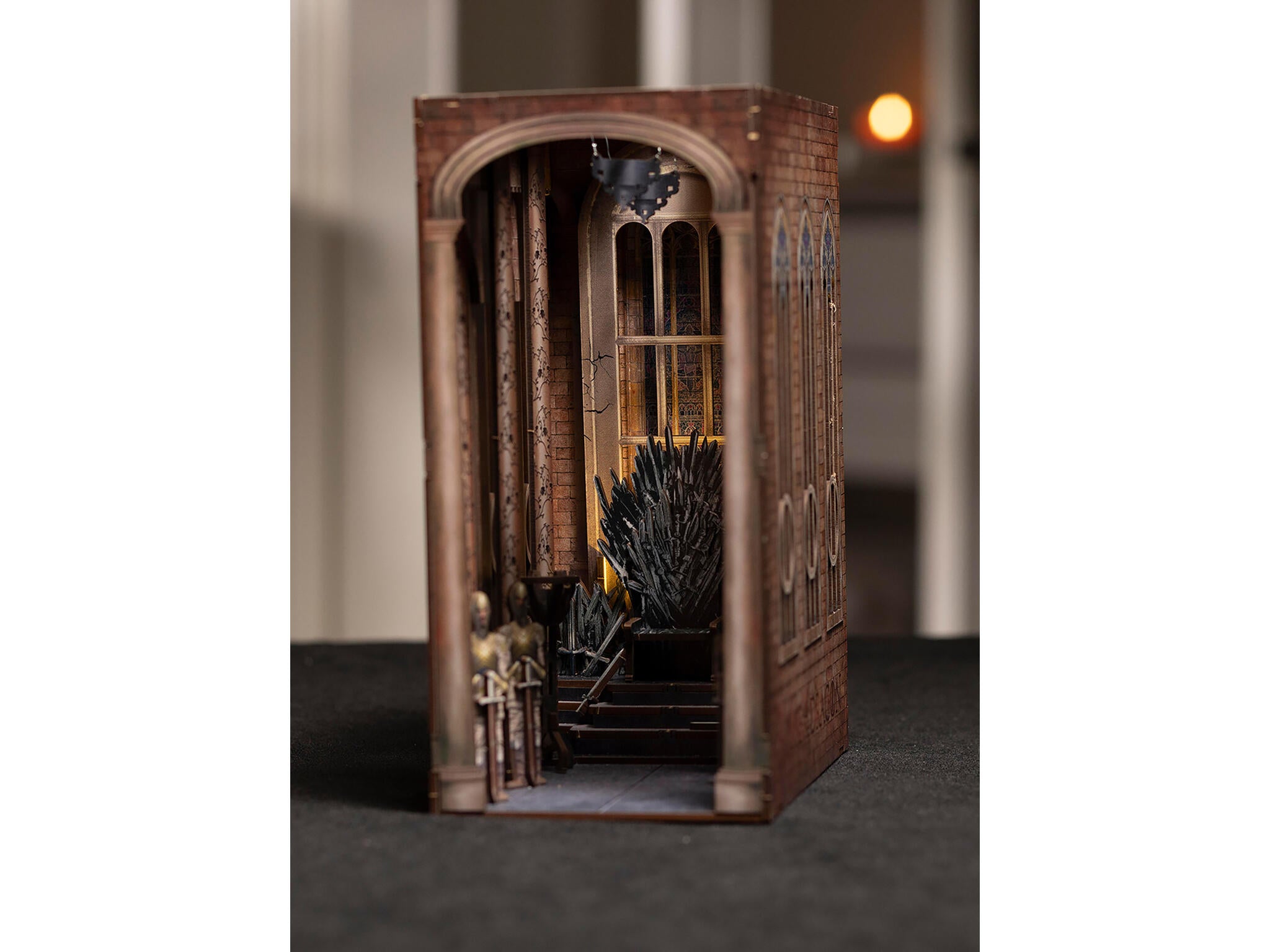 Revell Lumi Miniaturale Realizate Manual Pentru Asamblare Iron Throne - House Of The Dragon: Tiny Adventures Rev00531