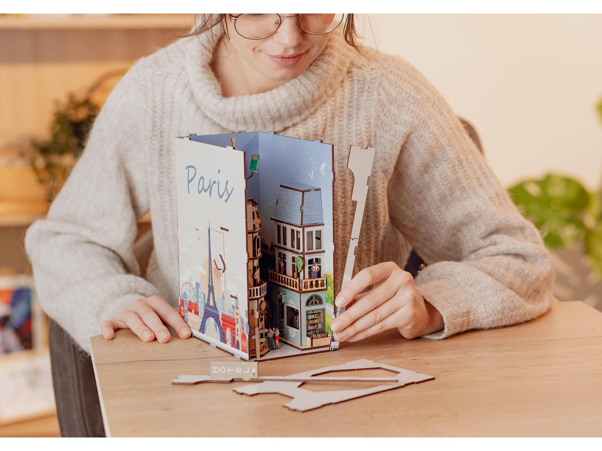 Revell Lumi Miniaturale Realizate Manual Pentru Asamblare Paris: Tiny Adventures Book Nook Rev00539