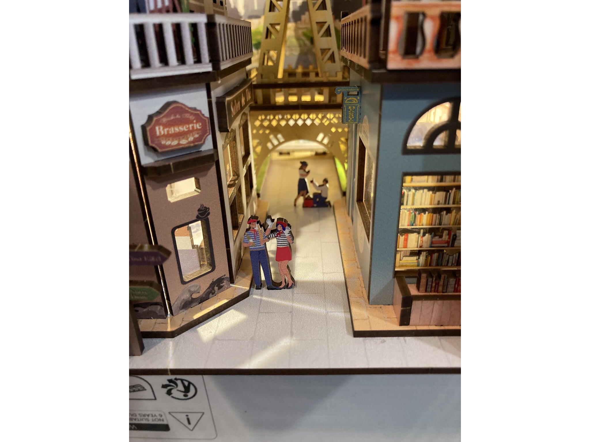 Revell Lumi Miniaturale Realizate Manual Pentru Asamblare Paris: Tiny Adventures Book Nook Rev00539