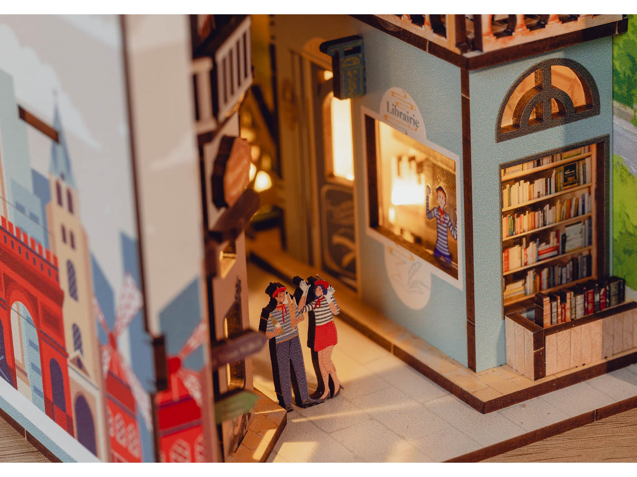 Revell Lumi Miniaturale Realizate Manual Pentru Asamblare Paris: Tiny Adventures Book Nook Rev00539