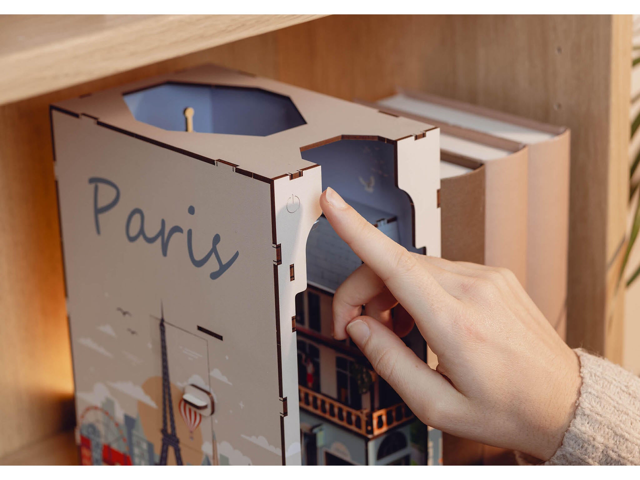 Revell Lumi Miniaturale Realizate Manual Pentru Asamblare Paris: Tiny Adventures Book Nook Rev00539