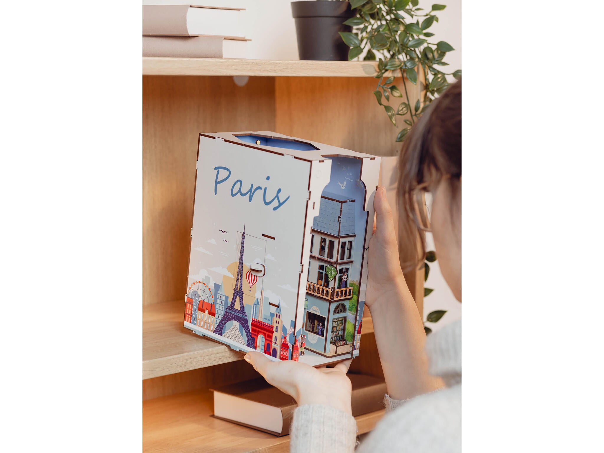 Revell Lumi Miniaturale Realizate Manual Pentru Asamblare Paris: Tiny Adventures Book Nook Rev00539