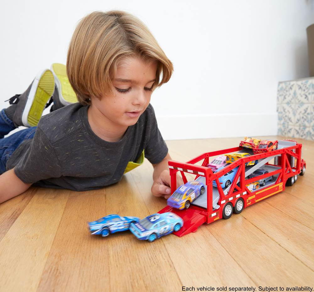 CARS CAMIONUL MACK TRANSPORTATORUL