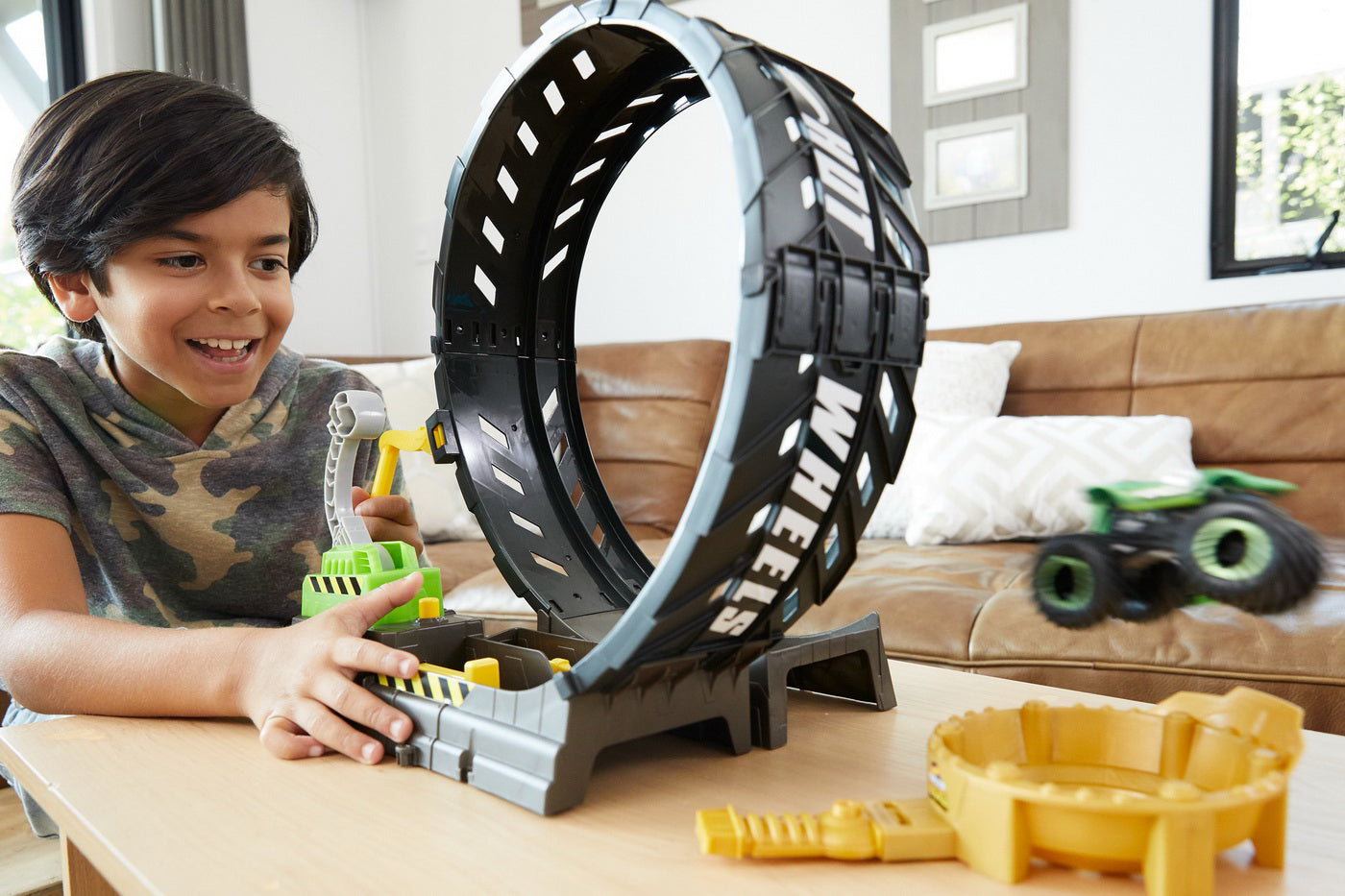 HOT WHEELS SET PROVOCARE PE PISTA CU LANSATOR