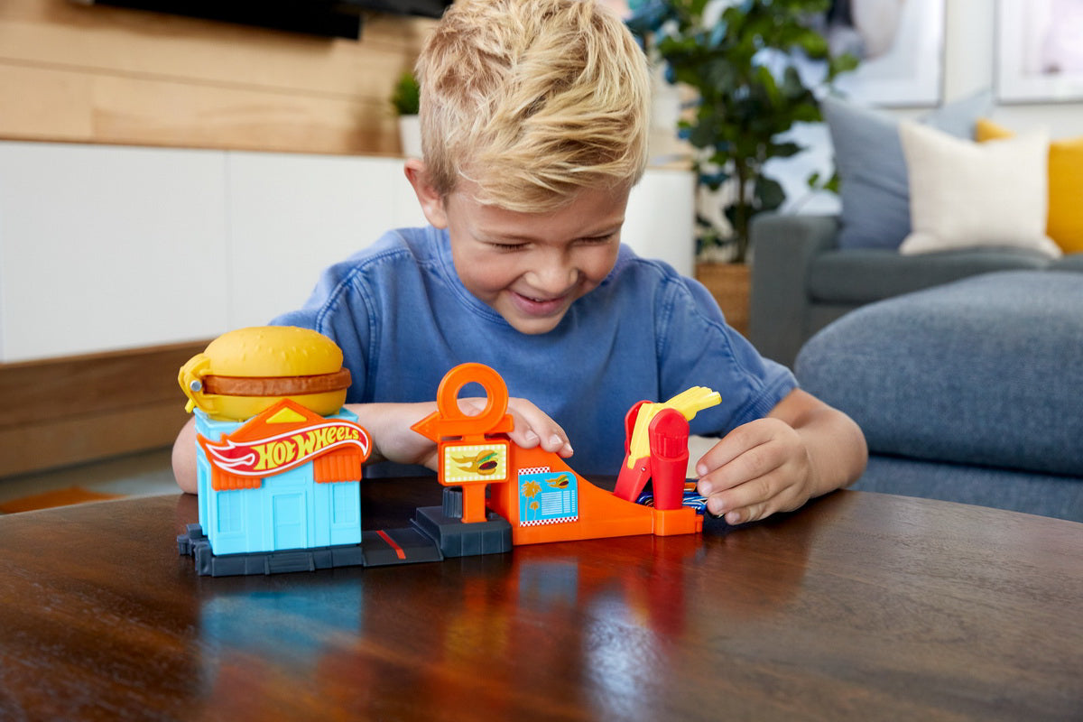 HOT WHEELS PISTA BURGER CU MASINUTA INCLUSA