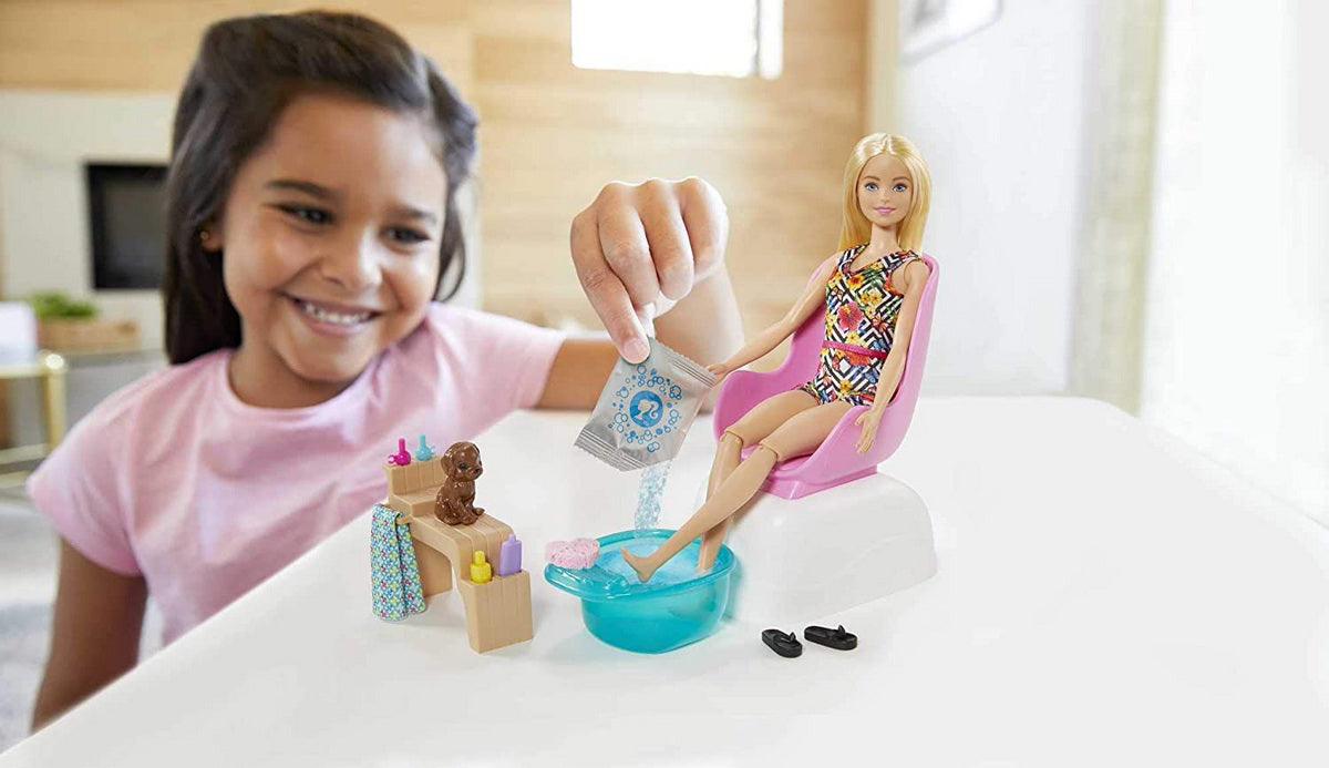 BARBIE SET CU PAPUSA LA SALONUL DE MANICHIURA