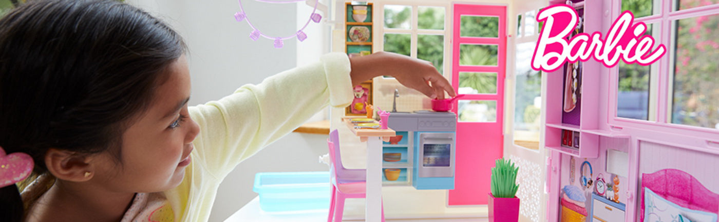 BARBIE CASA PORTABILA CU BUCATARIE DORMITOR BAIE SI PISCINA