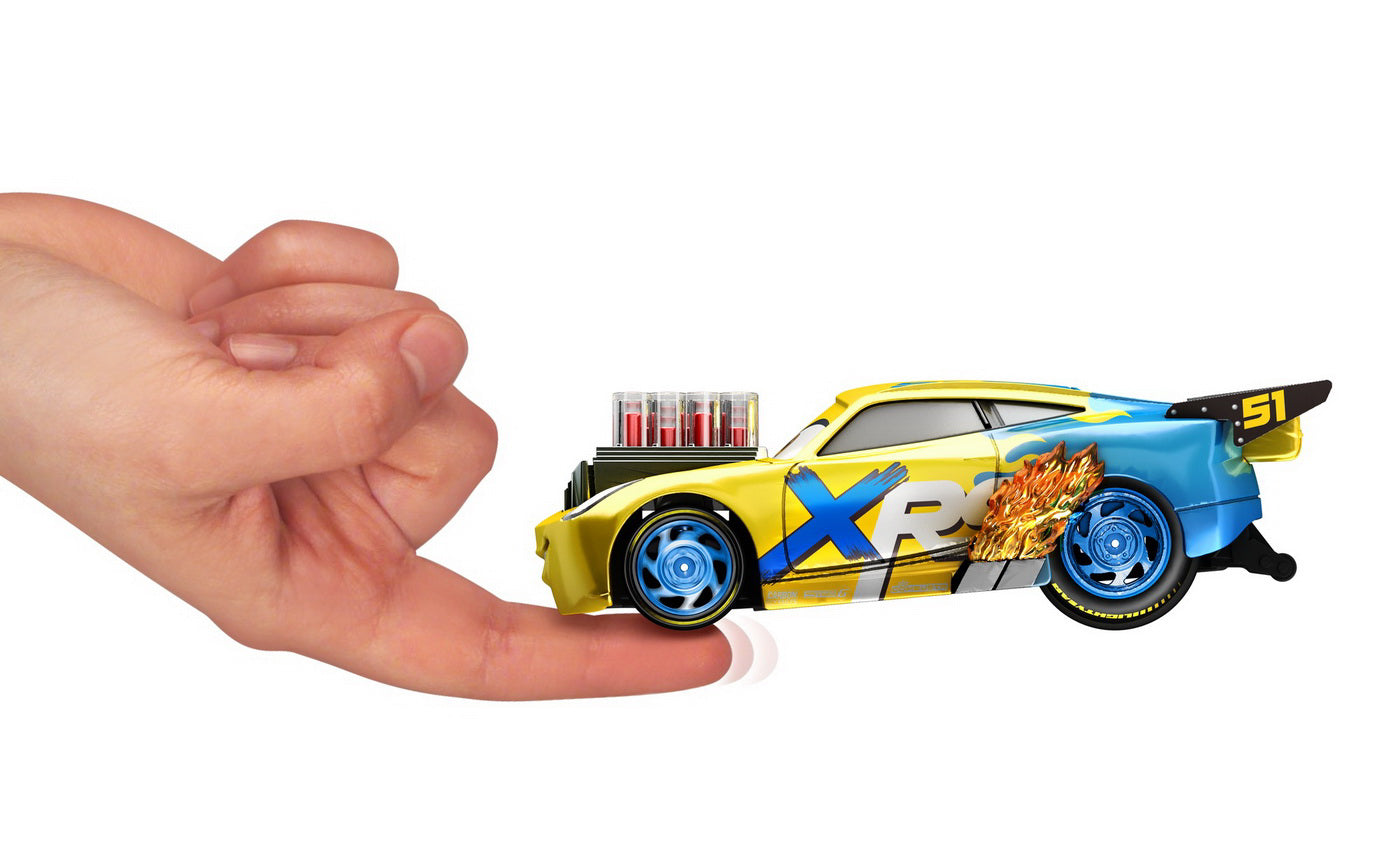 CARS XRS MASINUTA METALICA DE CURSE PERSONAJUL CRUZ RAMIREZ