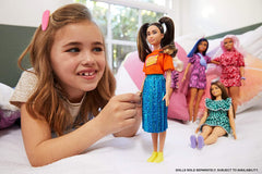 PAPUSA BARBIE FASHIONISTA BRUNETA SI CU PARUL CU CODITE