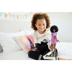 PAPUSA BARBIE FASHIONISTA CU PARUL AFRO SI JACHETA LILA
