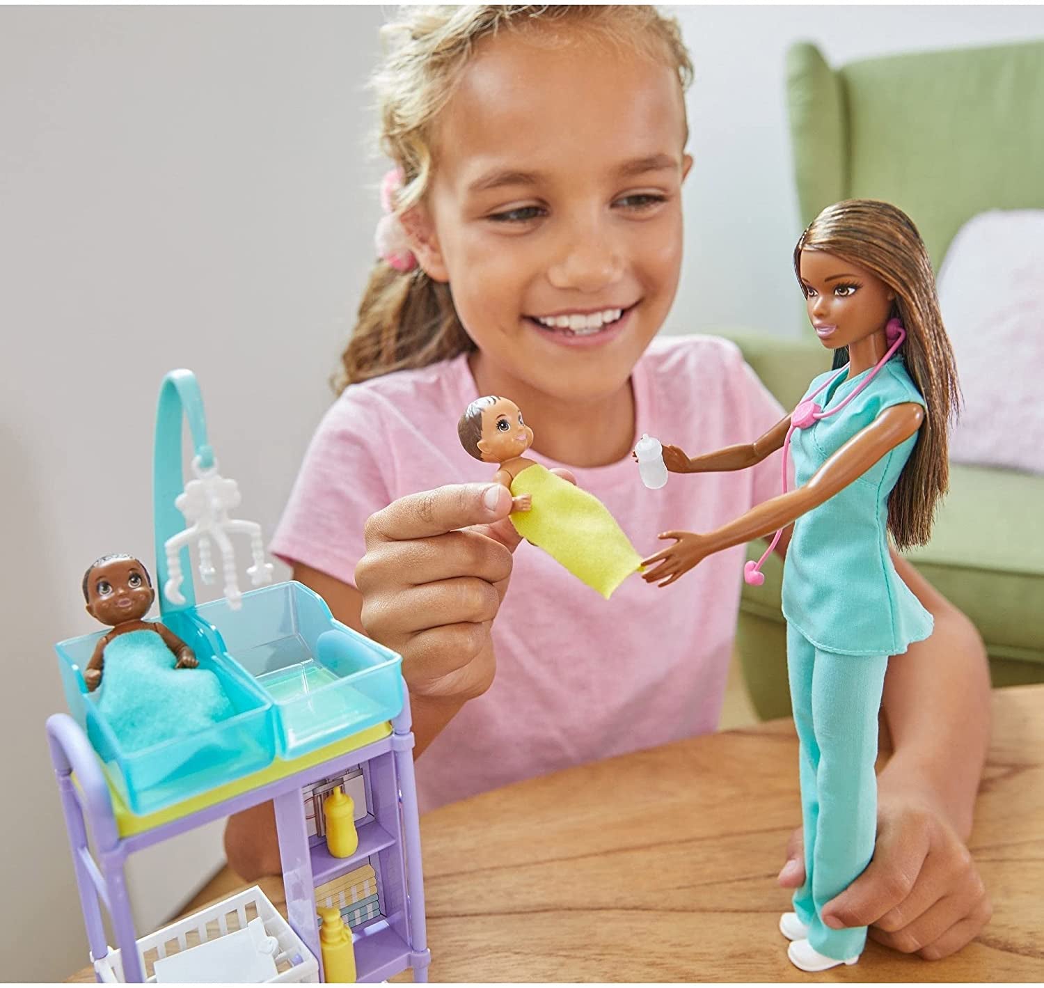 BARBIE CARIERE SET CU PAPUSA DOCTOR PEDIATRU