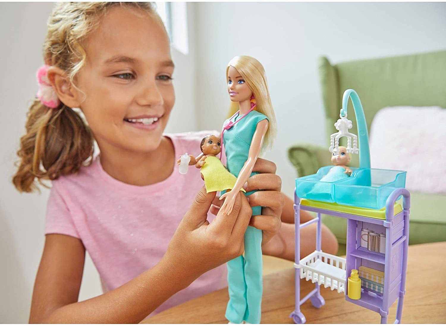 BARBIE CARIERE SET CU PAPUSA DOCTOR PEDIATRU