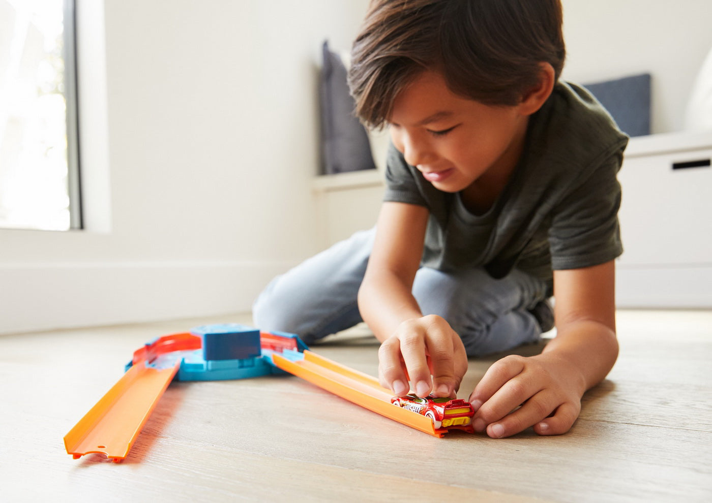 HOT WEELS TRACK BUILDER ELEMENTE PISTA CURBA CU BOOSTER