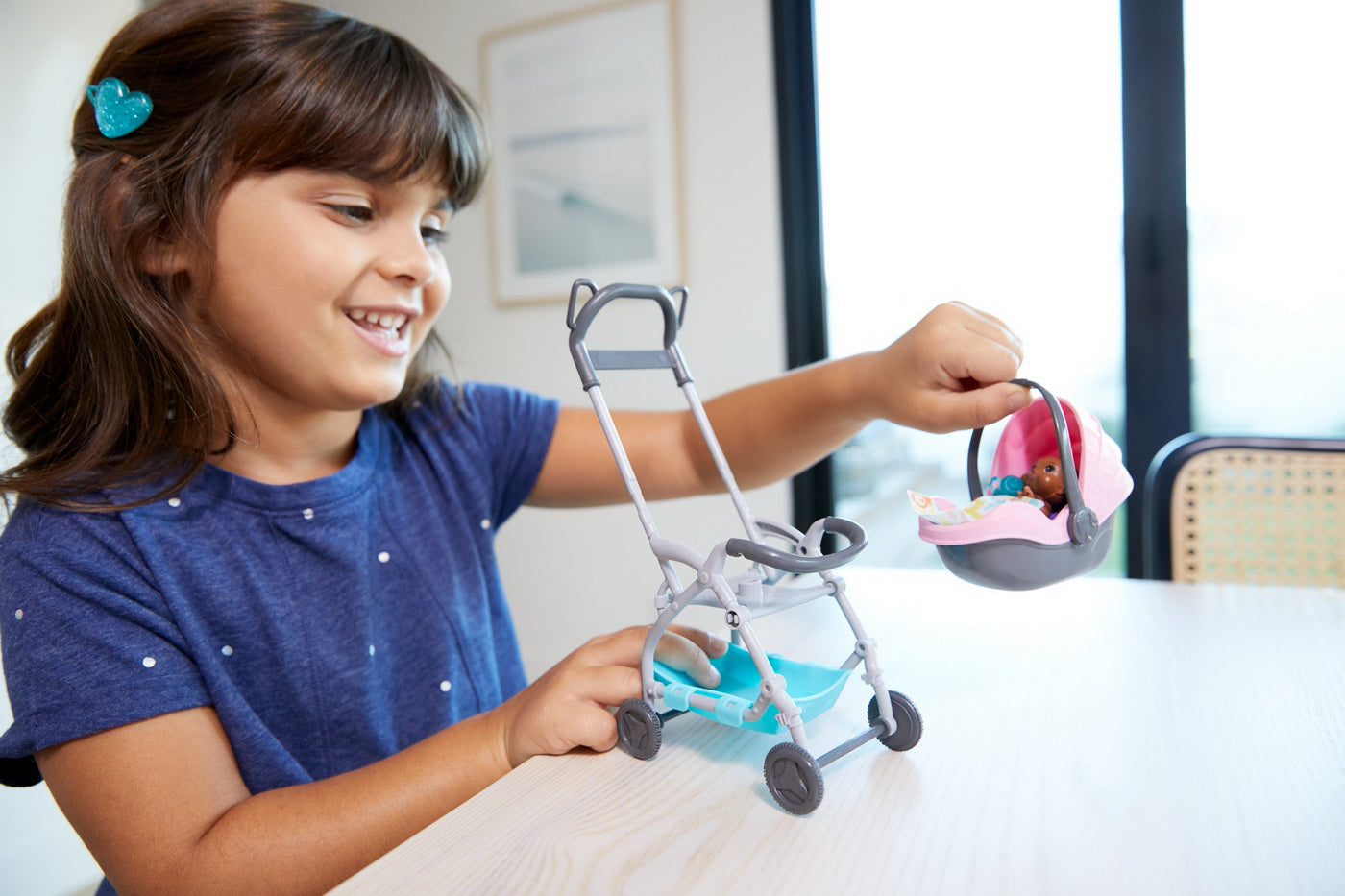SET BARBIE SKIPPER BABYSITTERS CARUCIOR ROZ CU BEBELUS