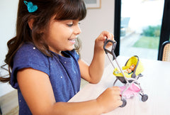 SET BARBIE SKIPPER BABYSITTERS CARUCIOR GALBEN CU BEBELUS