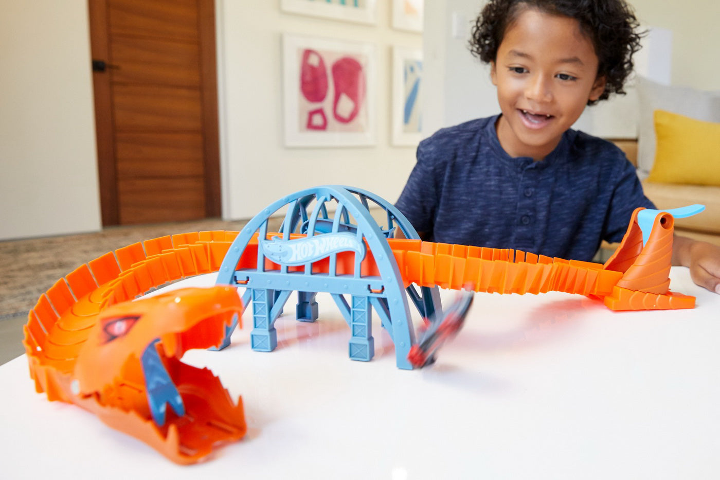 CITY CURSA CU OBSTACOL HOT WHEELS PODUL ATACULUI COBREI