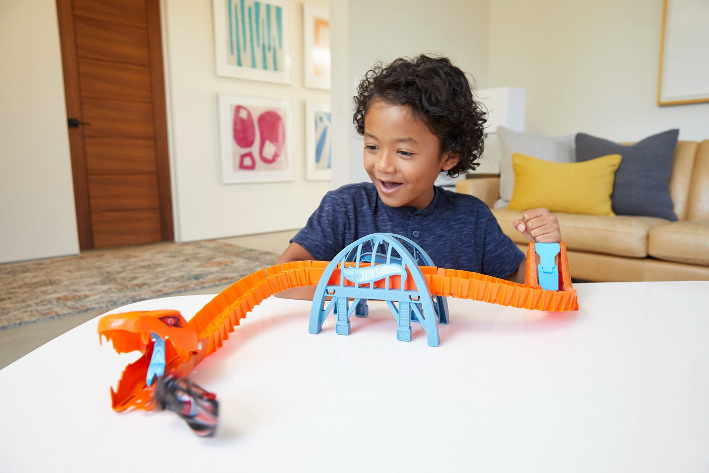 CITY CURSA CU OBSTACOL HOT WHEELS PODUL ATACULUI COBREI