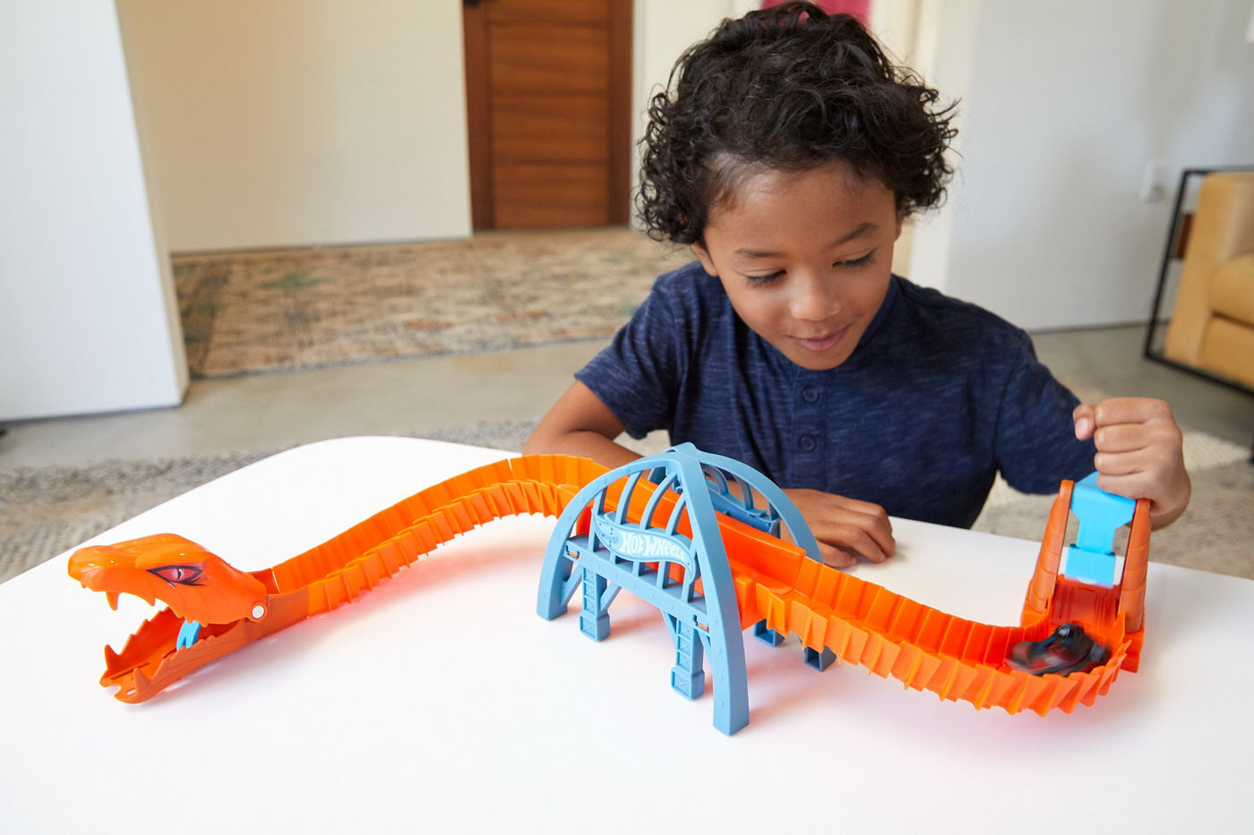 CITY CURSA CU OBSTACOL HOT WHEELS PODUL ATACULUI COBREI