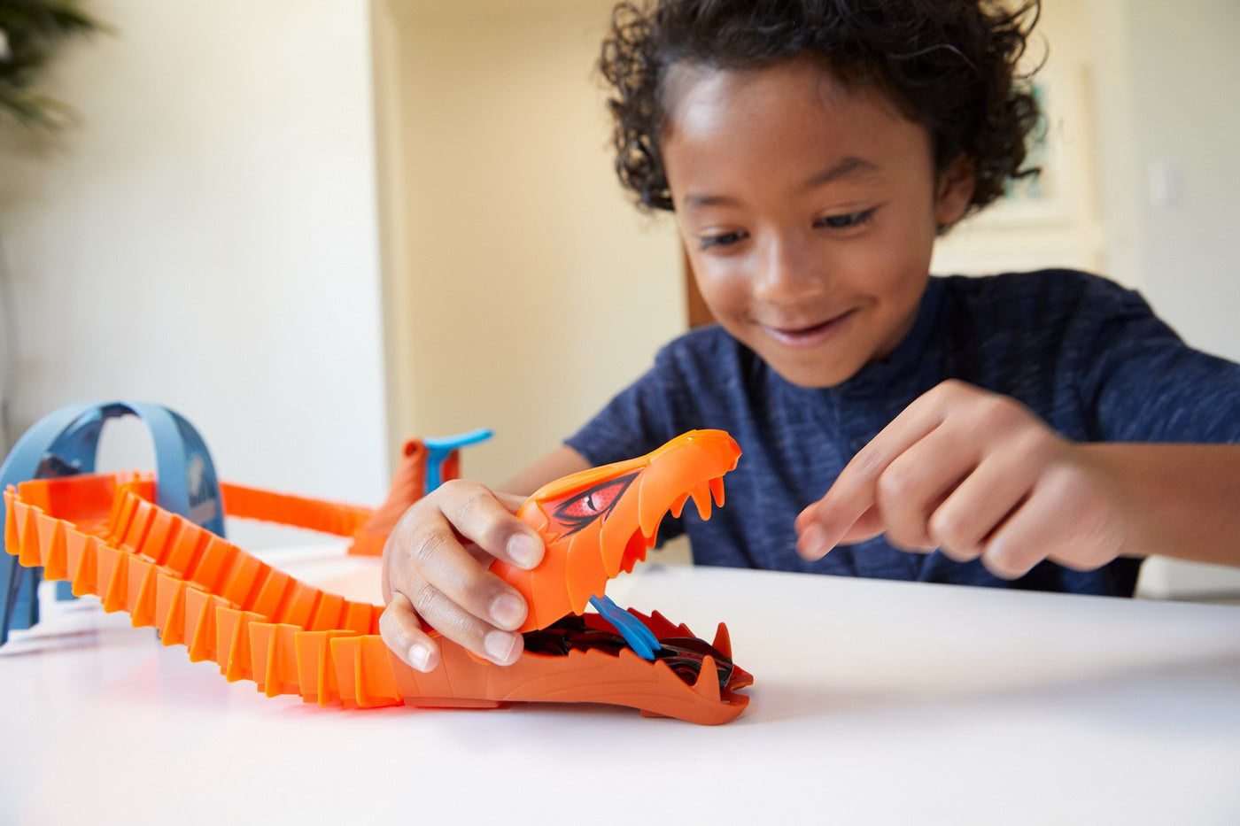 CITY CURSA CU OBSTACOL HOT WHEELS PODUL ATACULUI COBREI