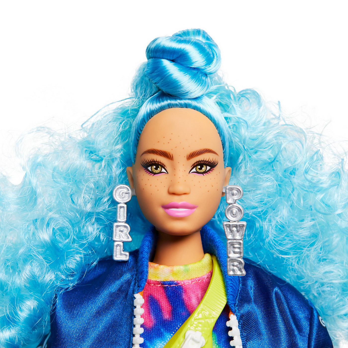 PAPUSA BARBIE EXTRA STYLE PAR ALBASTRU CARLIONTAT