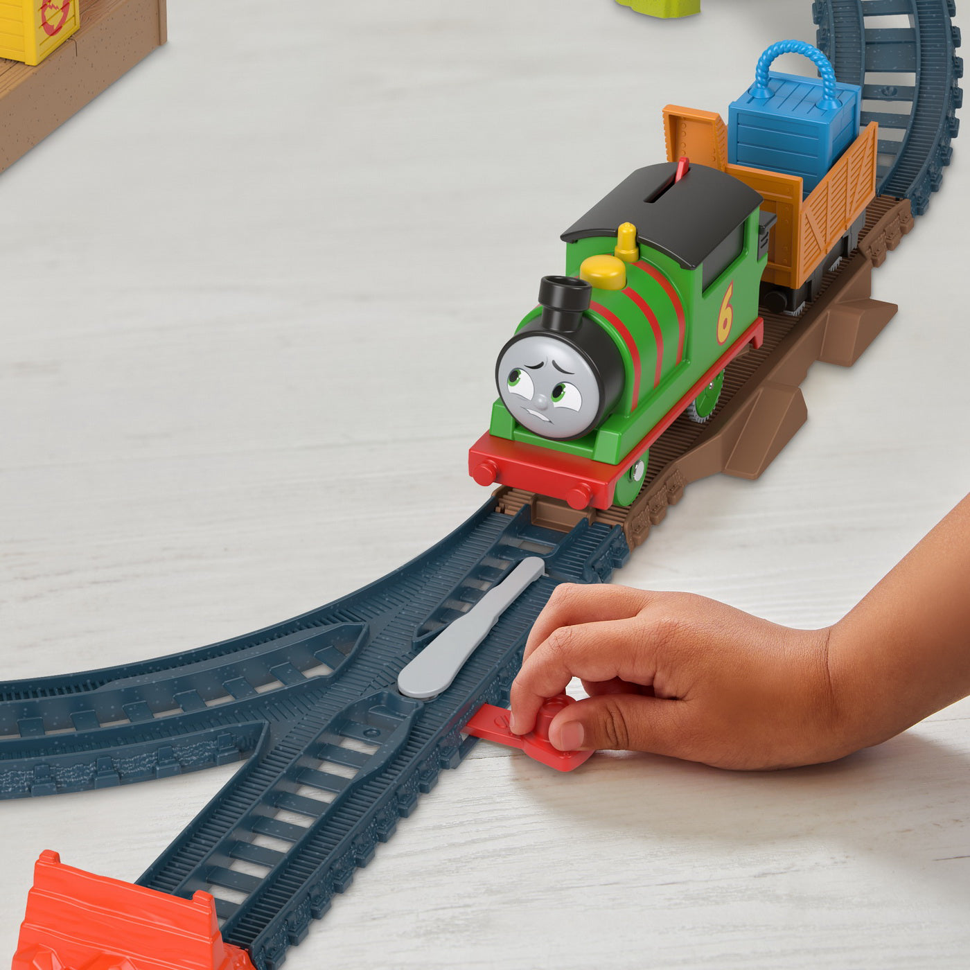 THOMAS SET DE JOACA CU LOCOMOTIVA PERCY MOTORIZATA SI ACCESORII