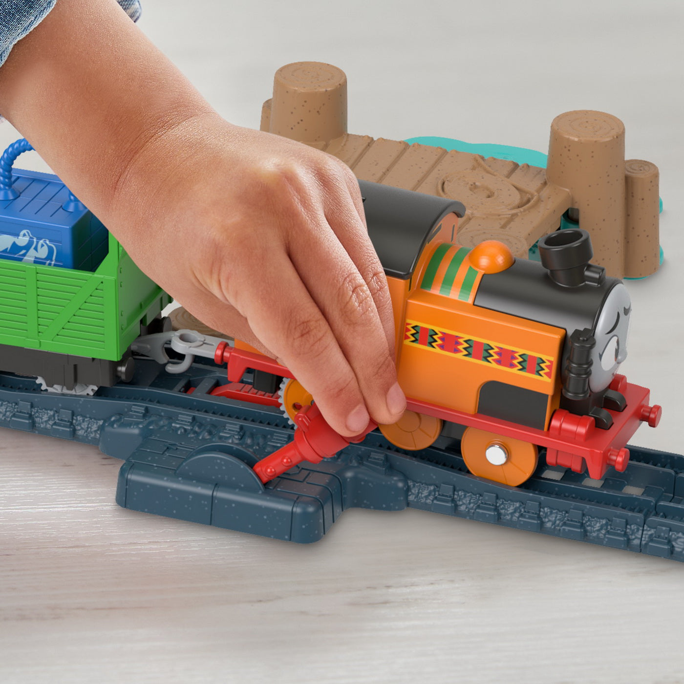 THOMAS SET DE JOACA CU LOCOMOTIVA NIA MOTORIZATA SI ACCESORII