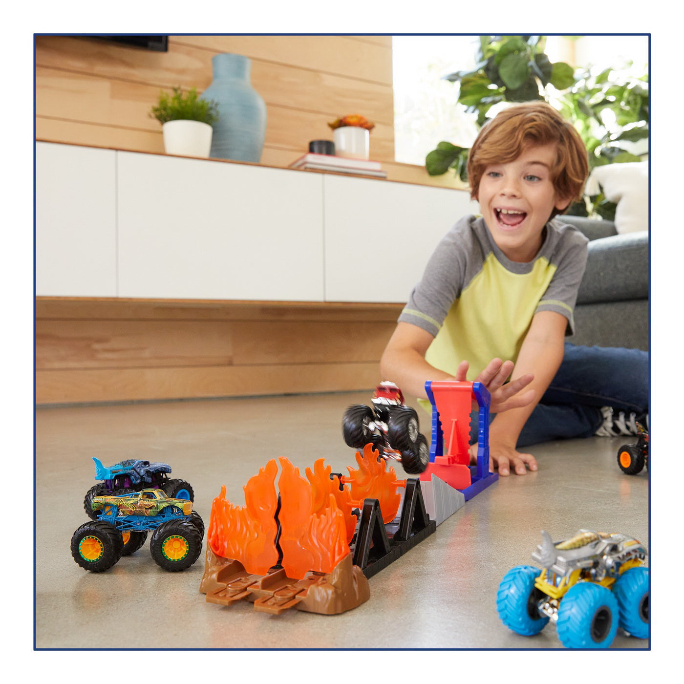 HOT WHEELS MONSTER TRUCK SET FIRE THROUGH