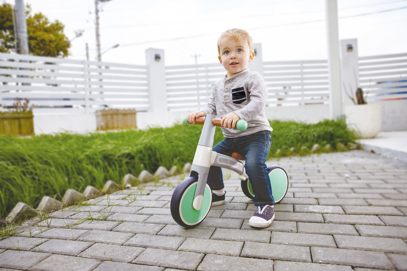 HAPE BICICLETA DE ECHILIBRU VERDE CU 3 ROTI