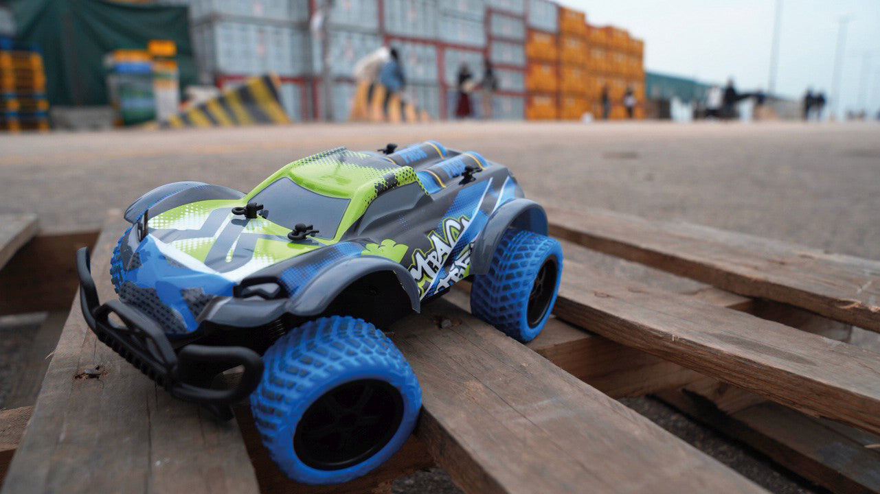 MASINA CU RADIOCOMANDA EXOST XBULL SCARA 1 LA 18