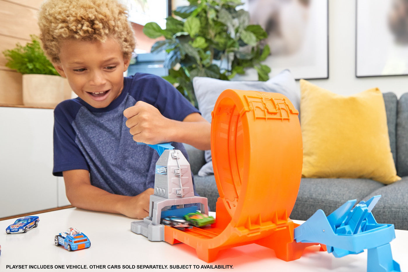 HOT WHEELS CIRCUIT RAPID CU LANSATOR PENTRU CASCADORII SI MASINUTA EXCLUSIVA